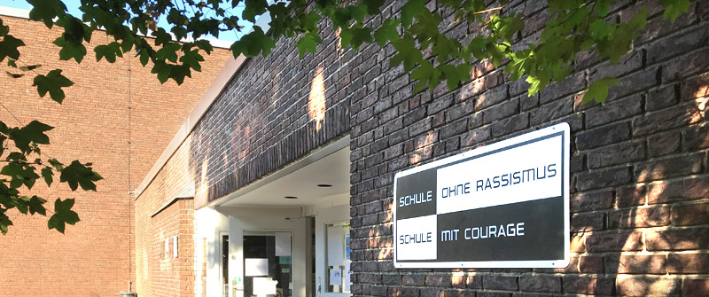 Schulbezogene Sozialarbeit an der Helmut-James-von-Moltke-Schule in Nord-Charlottenburg, Eingang